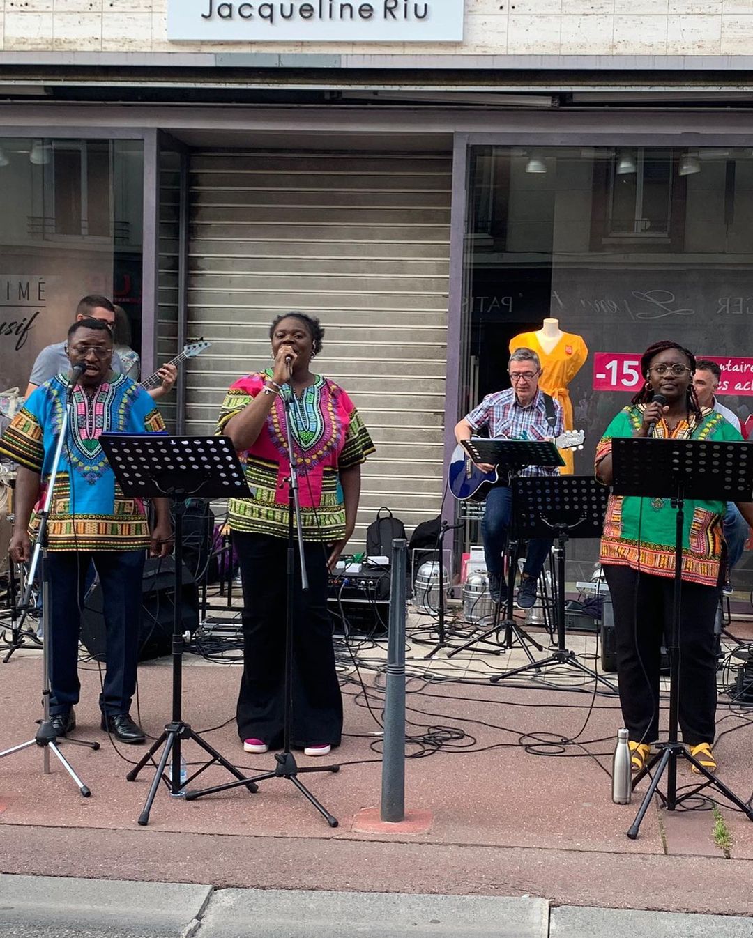 Featured image for “Quelques photos de la musique avec notre participation dans la rue de la Harpe e…”